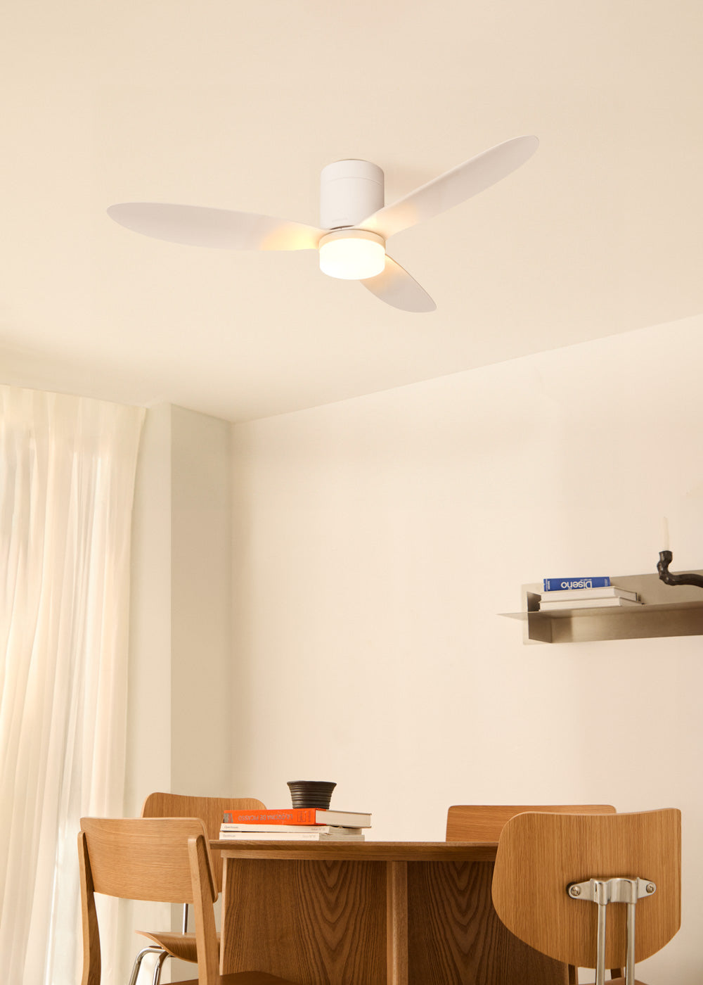 Wind Lite M - Ventilatore da soffitto silenzioso per interni ed esterni - Con luce e telecomando - Bianco