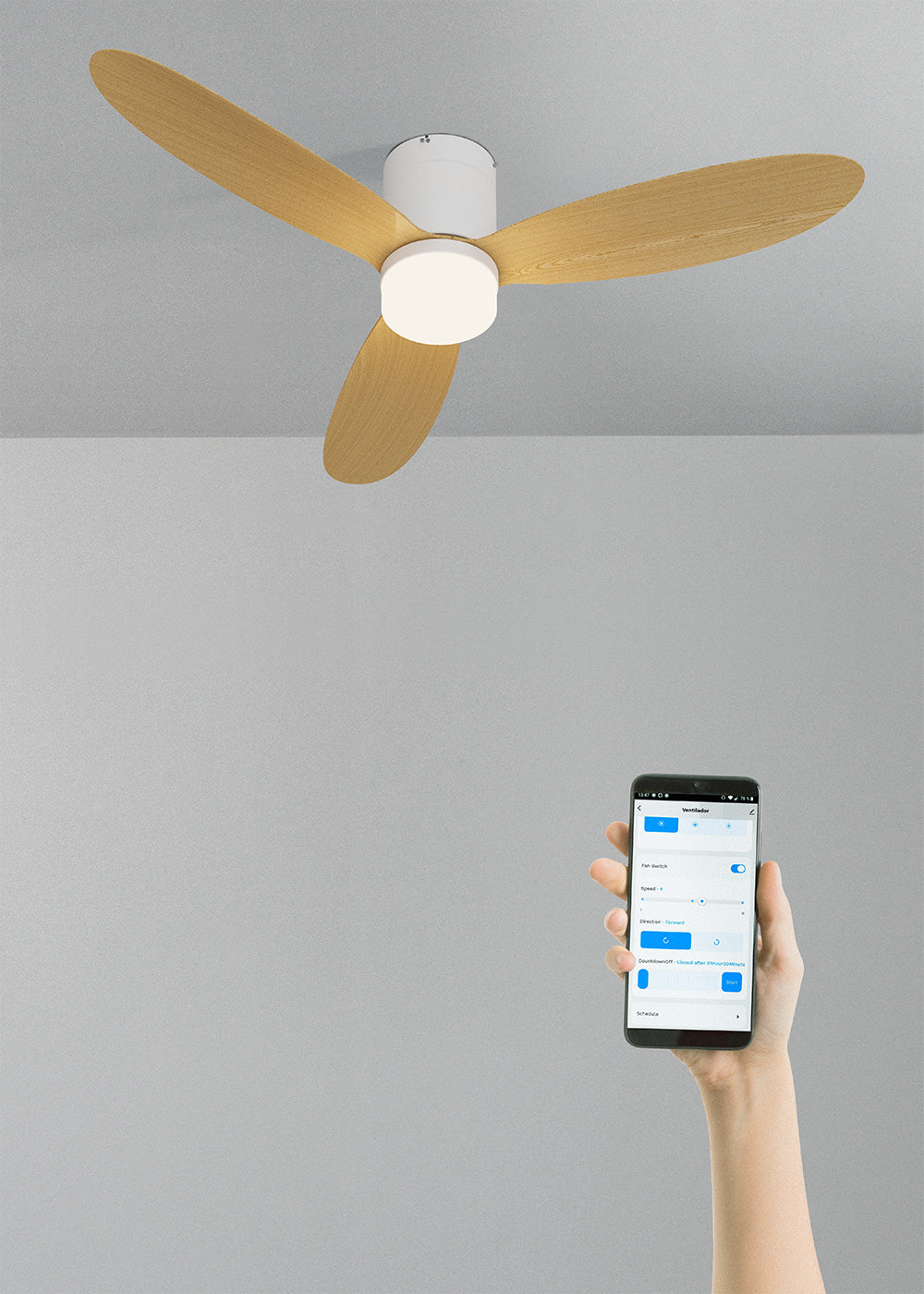 Wind Lite M - Leiser Deckenventilator für drinnen und draußen - mit Licht & WIFI + Fernbedienung - Weiß & helles Holz