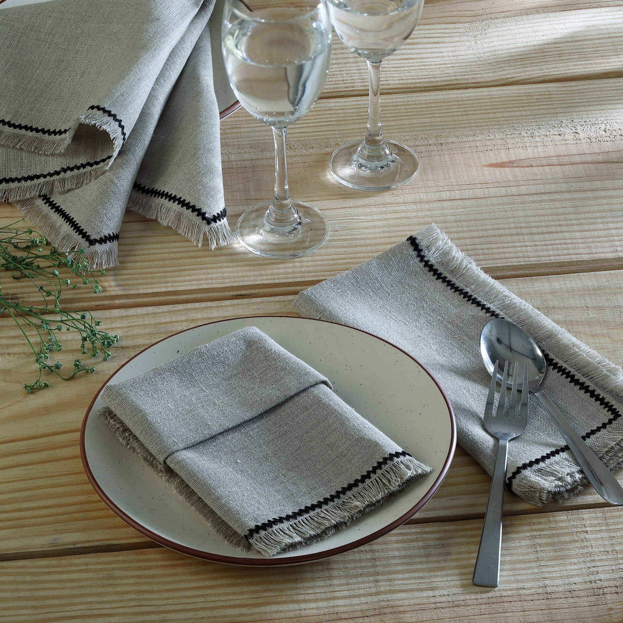 Juego De 4 Servilletas De Lino Lavado 45X45 - Gabriel - Natural / Negro