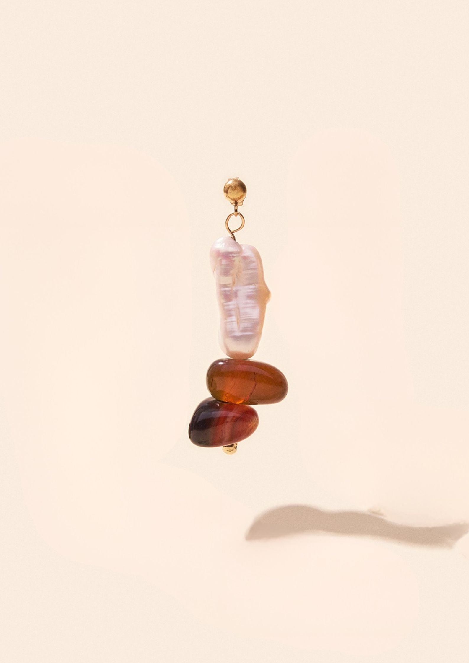 La Boucle D'Oreille N°3 Camille Colette X Nénés Paris En Pierres Naturelles Et Nacres