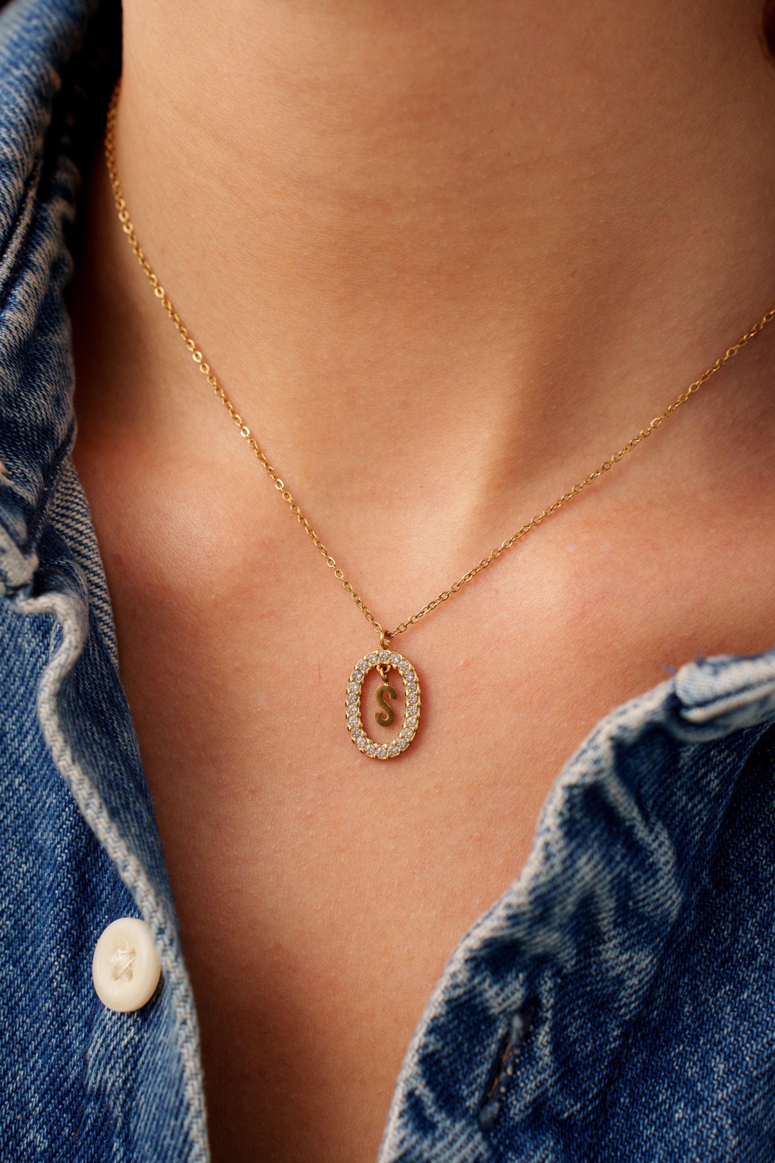 Collar medallón Oliver