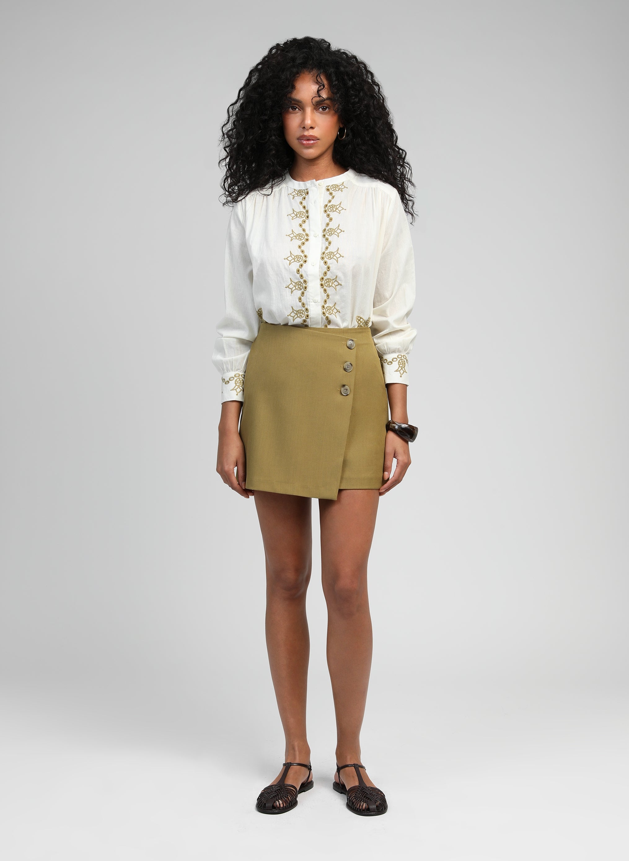 Falda corta Guya Oliva