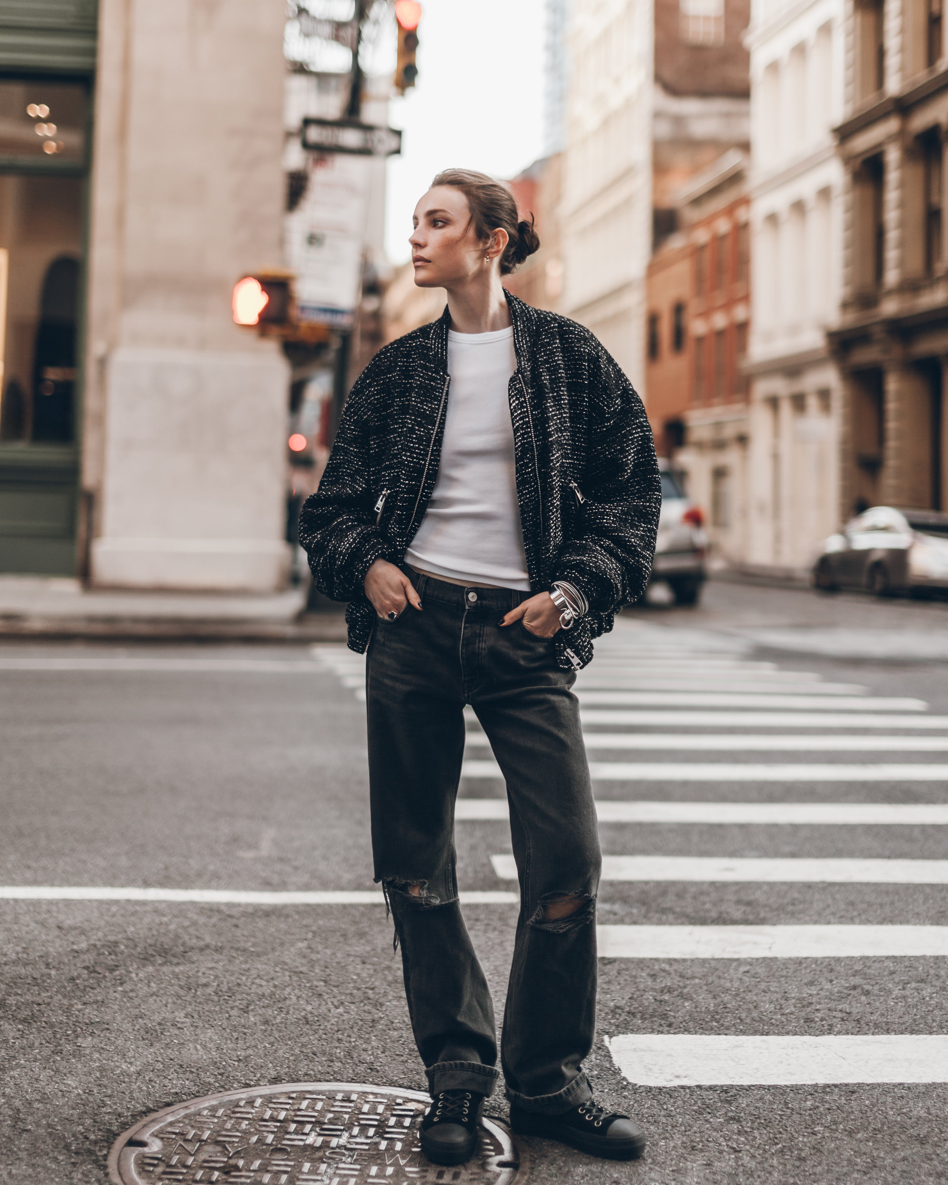 Jeans neri strappati e rilassati